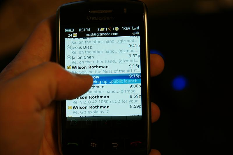 Illustration for article titled BlackBerry Storm Review (Verdict: Not Quite a Perfect Storm)